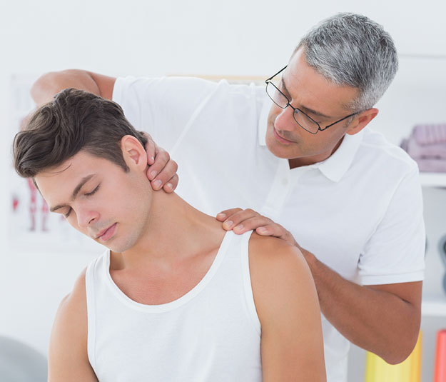 Man getting neckmassage